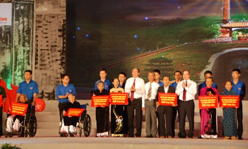 Во Вьетнаме отмечают 68-ю годовщину Дня инвалидов войны и павших фронтовиков